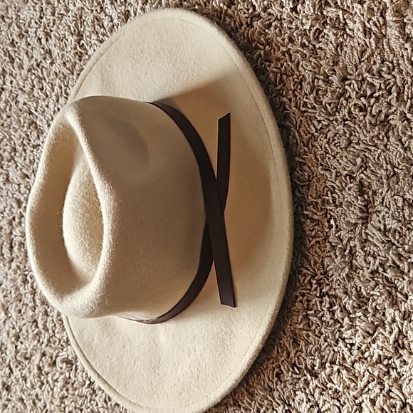 Universal Thread Felt Fedora Hat - Picture 2 of 4